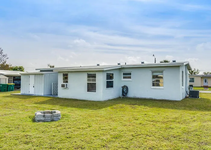 4 Mi To Beach: Charming Port Charlotte Home!